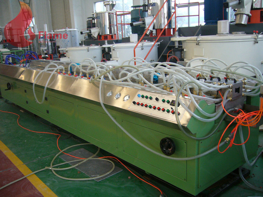 合金鋼の木製のプロフィールのプラスチック押出機の機械類180 - 450kg/h