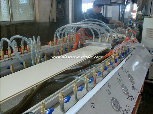 SJZ65 /132のプラスチック プロフィールの放出機械ポリ塩化ビニールの管の製造工場